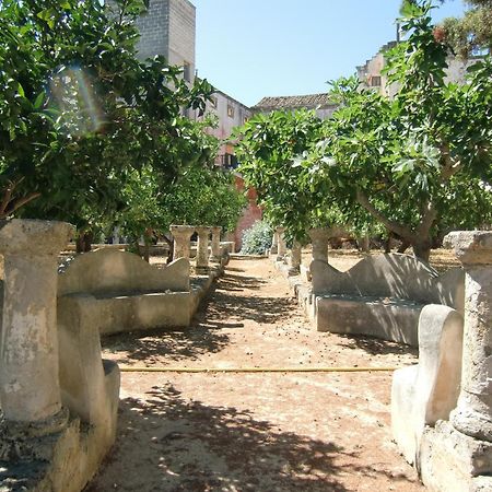 Palazzo Leuzzi B&B Galatone Εξωτερικό φωτογραφία