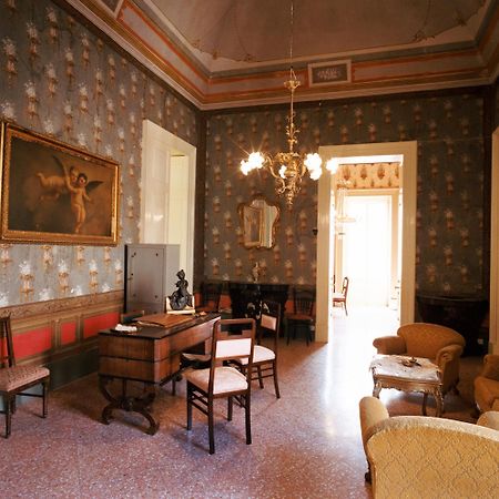 Palazzo Leuzzi B&B Galatone Εξωτερικό φωτογραφία