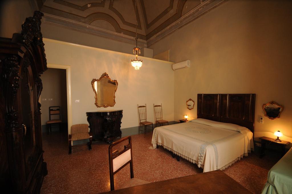 Palazzo Leuzzi B&B Galatone Εξωτερικό φωτογραφία